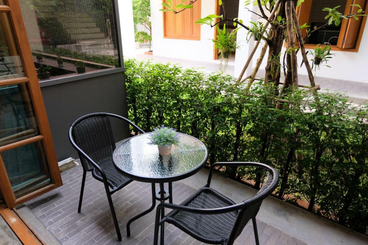 Vali Villa Bangkok Exterior photo