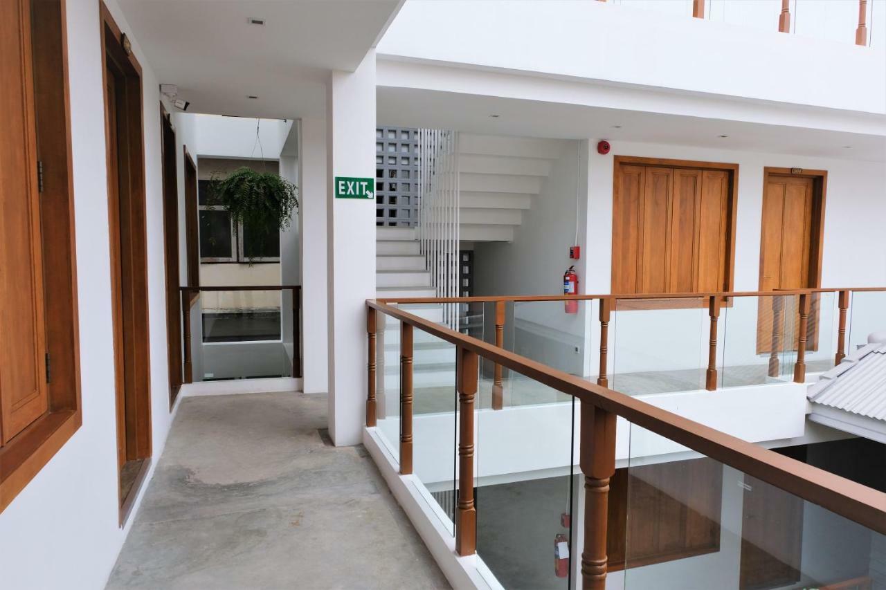 Vali Villa Bangkok Exterior photo